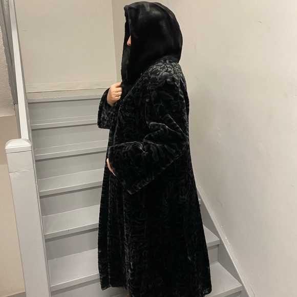 Fur coat - Picture 5 of 9